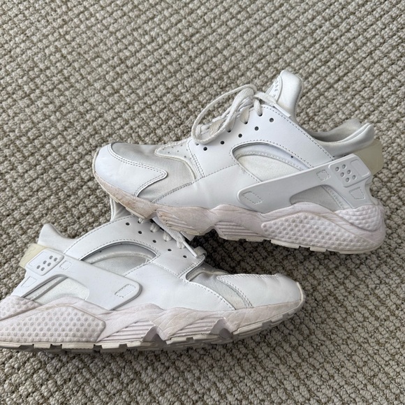 Nike Shoes - Nike Huarache Sneakers